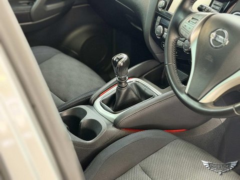 Nissan Qashqai 1.2 DIG-T N-Connecta 2WD Euro 6 (s/s) 5dr 27