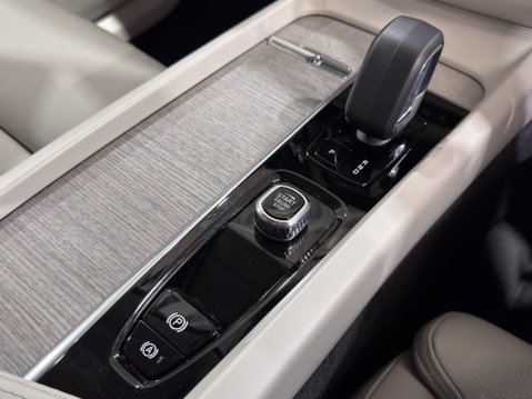 Volvo XC60 B4 PLUS MHEV 42