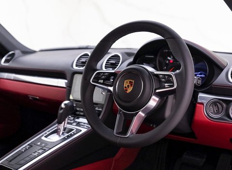 Porsche 718 Cayman 9