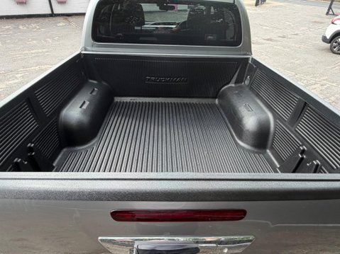 Toyota Hilux INVINCIBLE X 4WD D-4D DCB 21