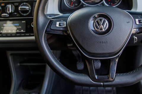 Volkswagen Up HIGH UP TSI BLUEMOTION TECHNOLOGY 18