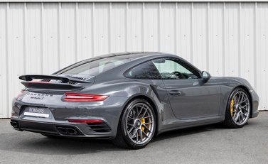 Porsche 911 Turbo S (991.2) 7