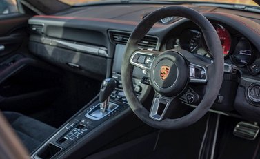 Porsche 911 (991.2) Carrera 4 GTS 11