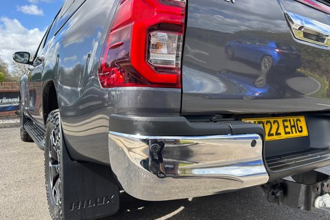 Toyota Hilux Invincible 4WD Auto 2.8 D-4D Double Cab Pickup - Pegasus Canopy 24