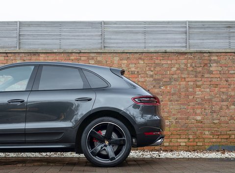 Porsche Macan Turbo 28