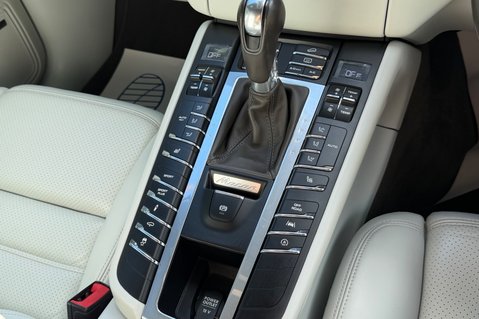 Porsche Macan TURBO PDK - HUGE SPEC - PAN ROOF - BOSE - CARPLAY 49