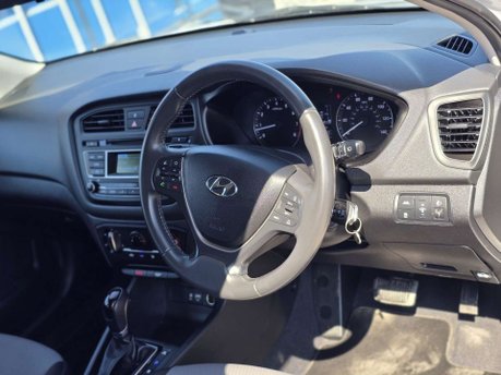Hyundai i20 1.4 SE Hatchback 5dr Petrol Auto Euro 6 (100 ps) 53