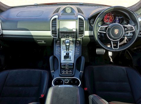 Porsche Cayenne GTS 12