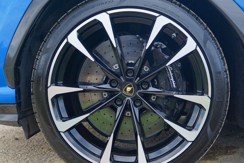 Lamborghini Urus V8 5