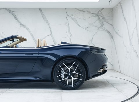 Aston Martin DB12 Volante 36