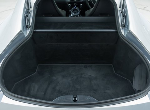 Aston Martin V8 Vantage 35