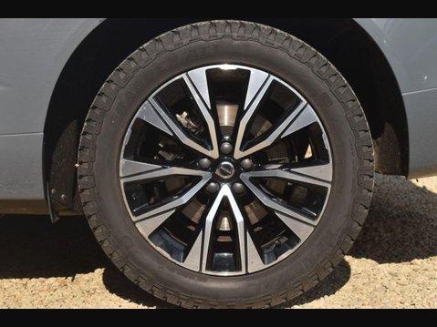 Volvo XC60 2.0 B4 MHEV Plus SUV 5dr Petrol Hybrid Auto Euro 6 (s/s) (197 ps) 6