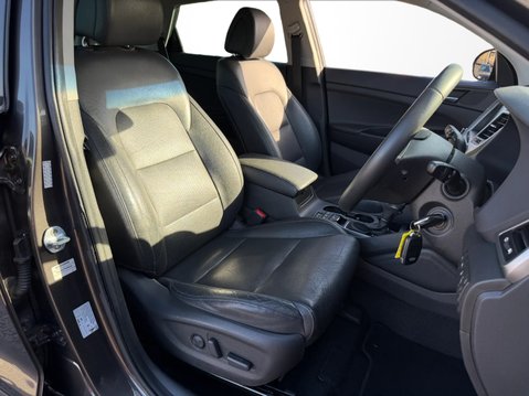 Hyundai TUCSON 2.0 CRDi Premium 5dr AWD Auto 18