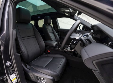 Land Rover Range Rover Evoque P300e R-Dynamic SE 10