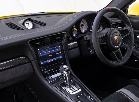 Porsche 911 (991.2) GT3 13