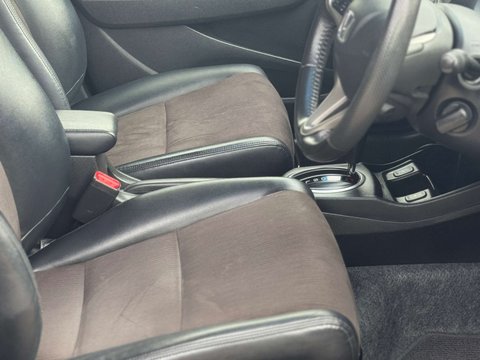 Honda Jazz 1.3h IMA HE Hatchback 5dr Petrol Hybrid CVT Euro 5 (102 ps) 11