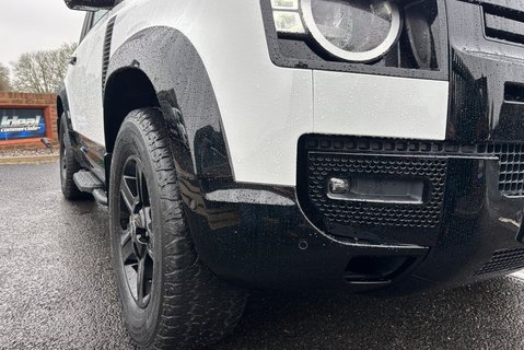 Land Rover Defender 90 D200 Hard Top MHEV 21