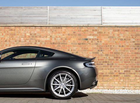 Aston Martin V12 Vantage S 31