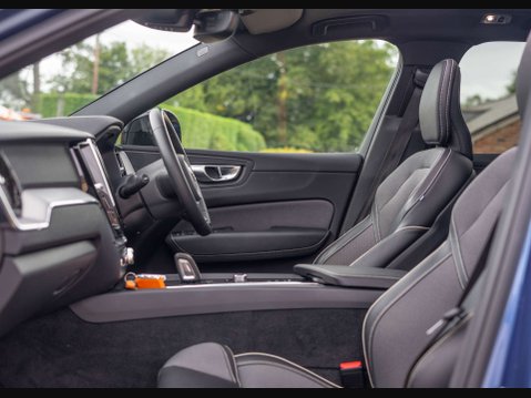 Volvo XC60 2.0 XC60 R-Design T6 Recharge AWD Auto 4WD 5dr 32