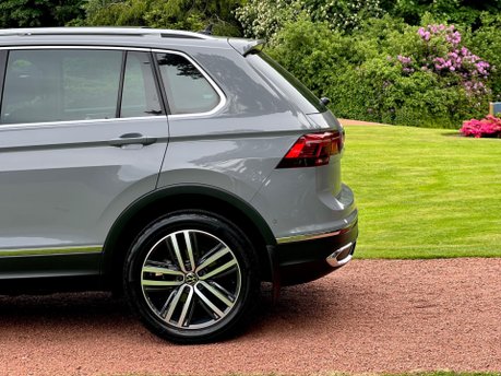 Volkswagen Tiguan 2.0 TDI Elegance DSG 4Motion Euro 6 (s/s) 5dr 8