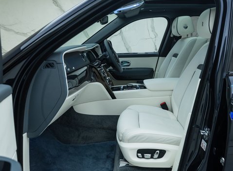 Rolls-Royce Cullinan BLACK BADGE 22