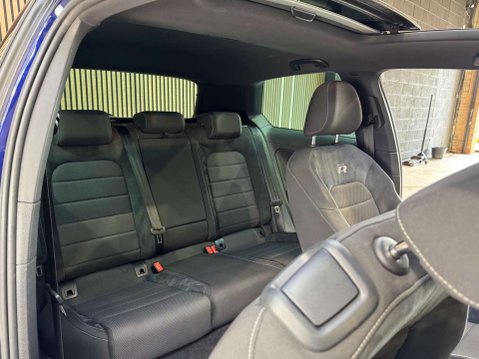 Volkswagen Golf 2.0 Golf R TSi Semi-Auto 4WD 3dr 55