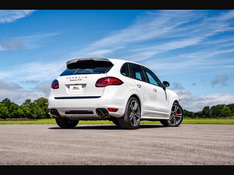 Porsche Cayenne GTS 9