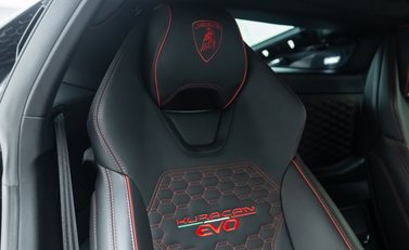 Lamborghini Huracan LP640-4 EVO 12