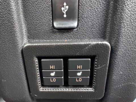 Mitsubishi Outlander 2.4h TwinMotor 13.8kWh 5h CVT 4WD Euro 6 (s/s) 5dr 31