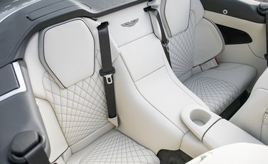 Aston Martin Vanquish S Volante 15