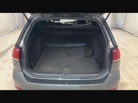 Volkswagen Golf 2.0 Golf R TSi Semi-Auto 4WD 5dr 9