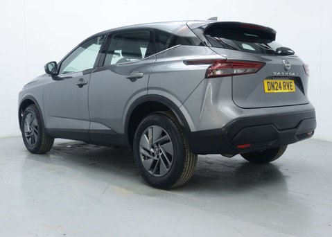 Nissan Qashqai 1.3 DIG-T MHEV Acenta Premium SUV 5dr Petrol Hybrid XTRON Euro 6 (s/s) (158 10