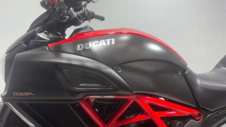Ducati Diavel 1198 CARBON EDITION 24K 1 OWNER JUST SERVICED MOT APRIL 2027 51