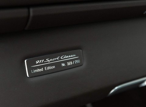 Porsche 911 (997) Sport Classic 14