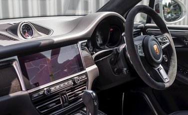 Porsche Macan GTS 18