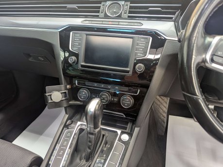 Volkswagen Passat 2.0 Passat R-Line TDI BlueMotion Technology Semi-Auto 4dr 55