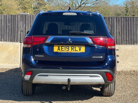 Mitsubishi Outlander 4 8