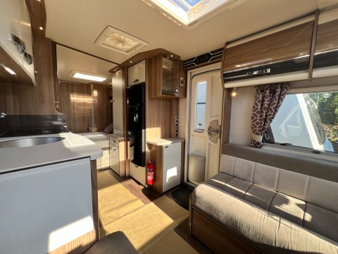 Swift Elegance 645 16