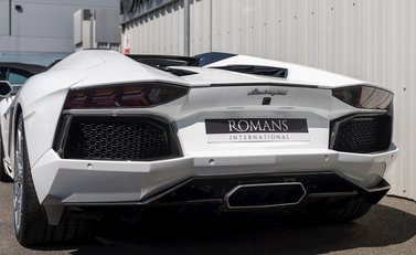 Lamborghini Aventador LP700-4 Roadster 32