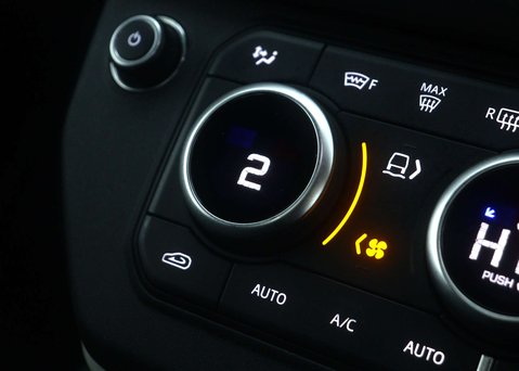 Land Rover Defender 3.0 Defender X-Dynamic HSE D300 MHEV A 4WD 5dr 38