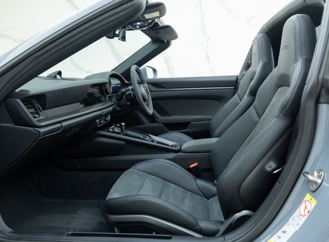 Porsche 911 Targa 4 GTS (992) 17