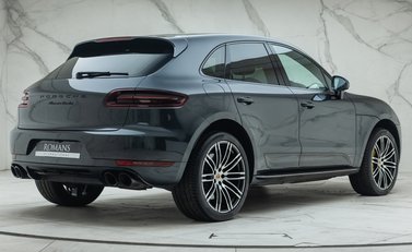 Porsche Macan TURBO 6