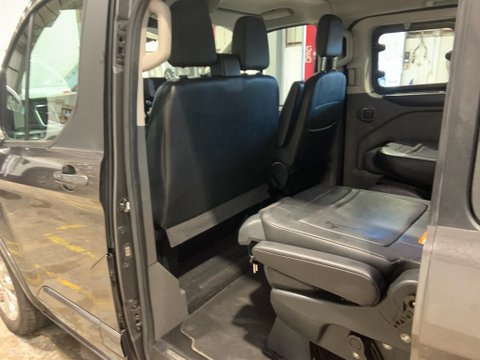 Ford Tourneo Custom 320 TITANIUM L2 ECOBLUE AUTO 19