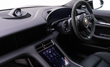 Porsche Taycan TURBO S 93KWH 12