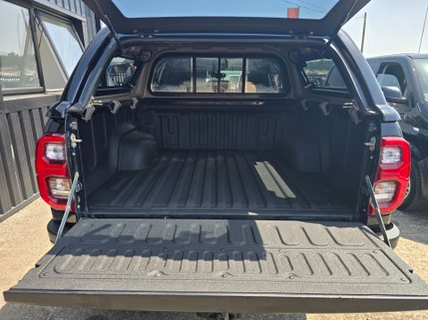 Toyota Hilux INVINCIBLE 4WD D-4D DCB 7