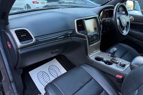 Jeep Grand Cherokee V6 CRD OVERLAND -2 OWNERS -8 SERVICES -PAN ROOF - HUGE SPEC 24