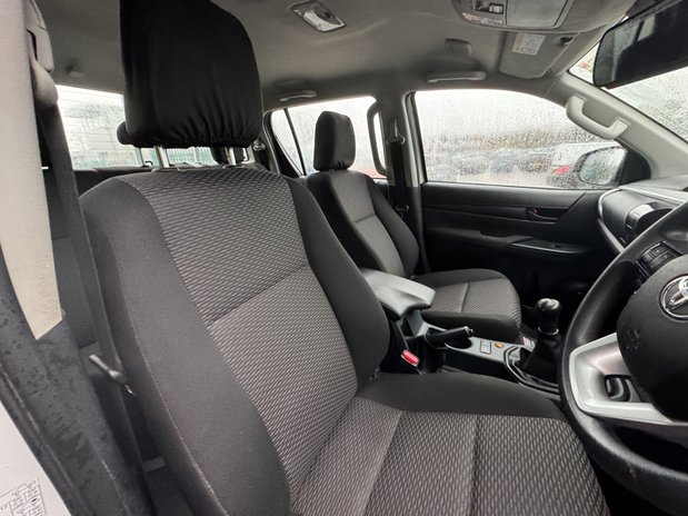 Toyota Hilux Active | 2.4 LT [SOLD MM] Double Cab | Tow Bar | Camera | Air Con | 16