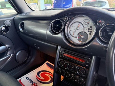 Mini Convertible 1.6 Cooper Euro 3 2dr 17