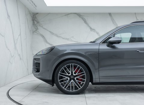 Porsche Cayenne TURBO E-HYBRID 36