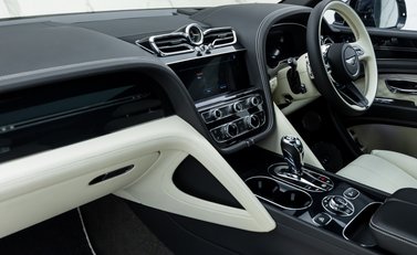 Bentley Bentayga V8 AZURE EWB First Edition 27